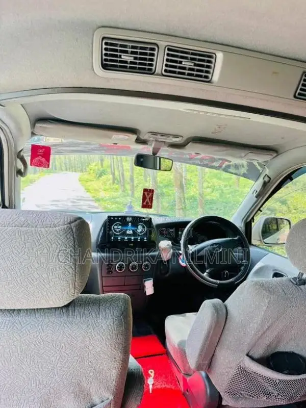 Toyota Noah Kr R2 2002 Van (Used)