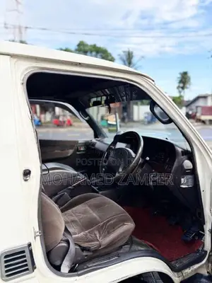 Toyota Dolphin LH102 1992 Van (Used)
