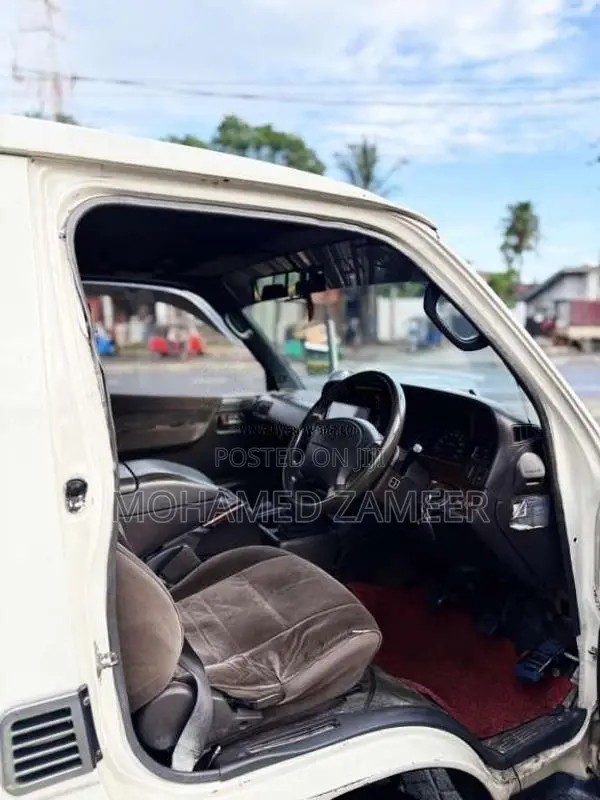 Toyota Dolphin LH102 1992 Van (Used)
