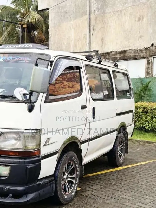Toyota Dolphin LH102 1992 Van (Used)