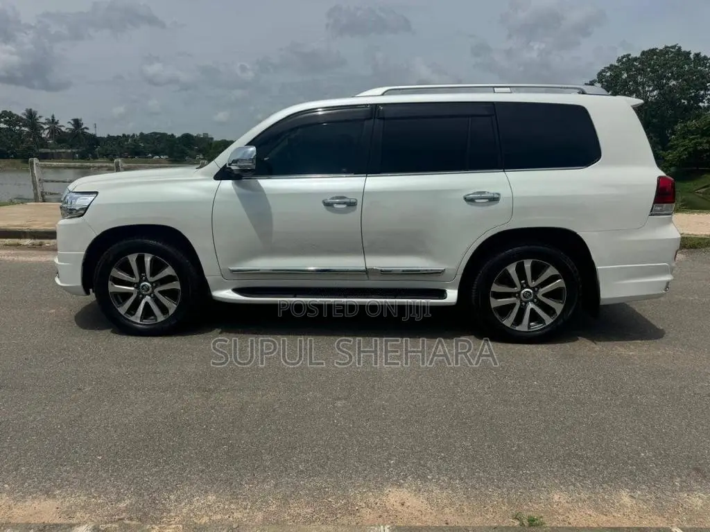 Toyota V8 2016 SUV (Used)