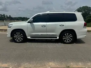 Toyota V8 2016 SUV (Used)