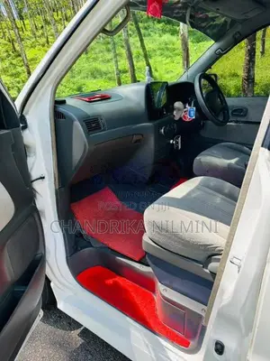 Toyota Noah Kr R2 2002 Van (Used)