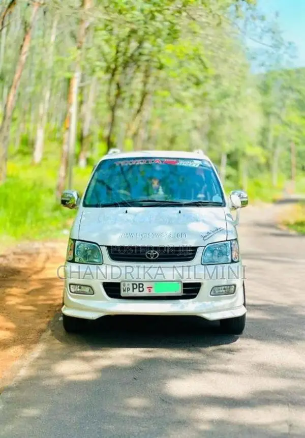 Toyota Noah Kr R2 2002 Van (Used)