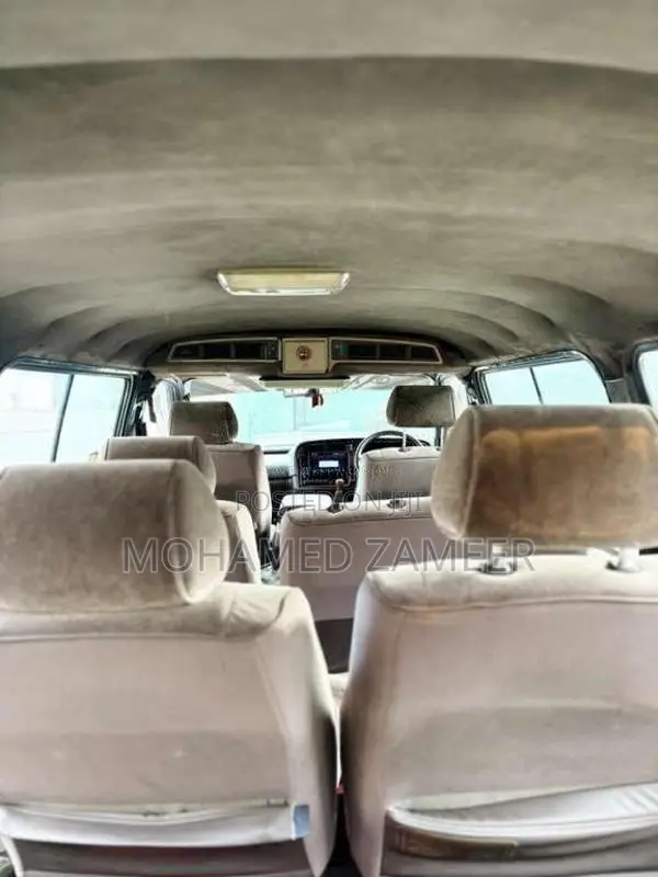 Toyota Dolphin LH102 1992 Van (Used)