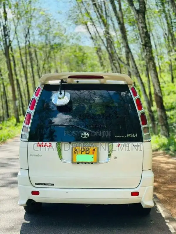 Toyota Noah Kr R2 2002 Van (Used)