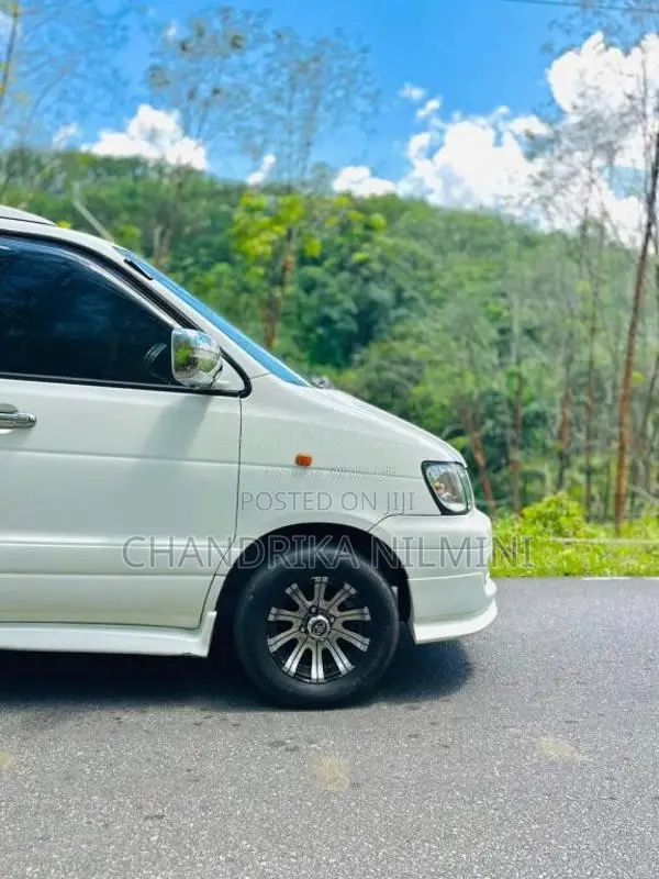 Toyota Noah Kr R2 2002 Van (Used)