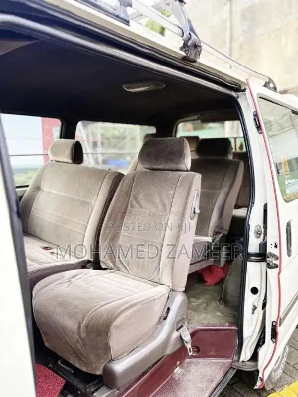 Toyota Dolphin LH102 1992 Van (Used)