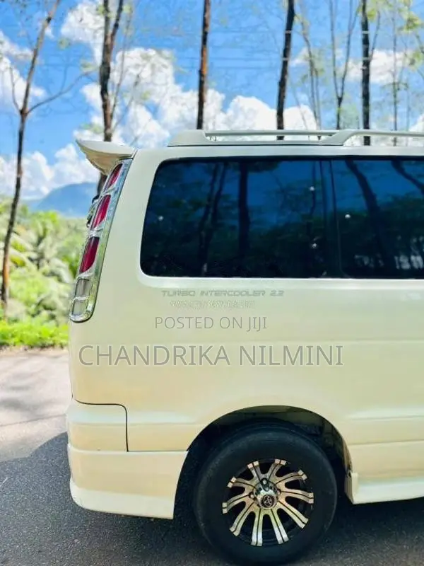 Toyota Noah Kr R2 2002 Van (Used)