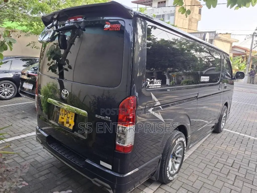Toyota KDH 2006 Van (Used)
