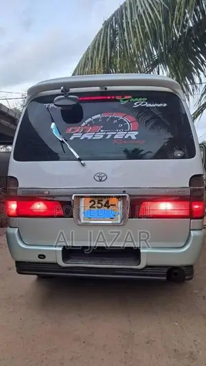 Toyota HIACE DOLPHIN LH113 SUPER GL 2000 Van (Used)