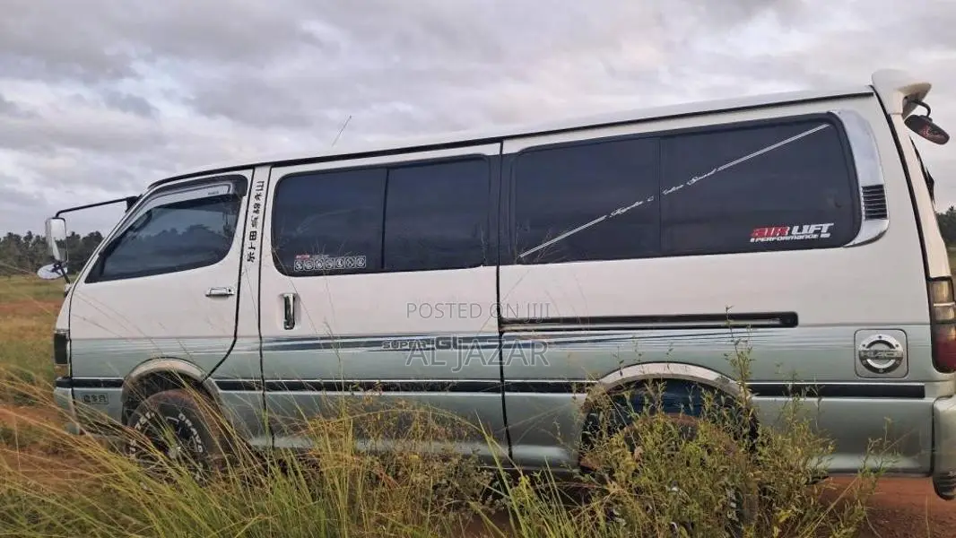Toyota HIACE DOLPHIN LH113 SUPER GL 2000 Van (Used)