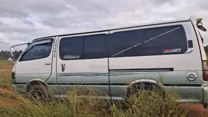 Toyota HIACE DOLPHIN LH113 SUPER GL 2000 Van (Used)