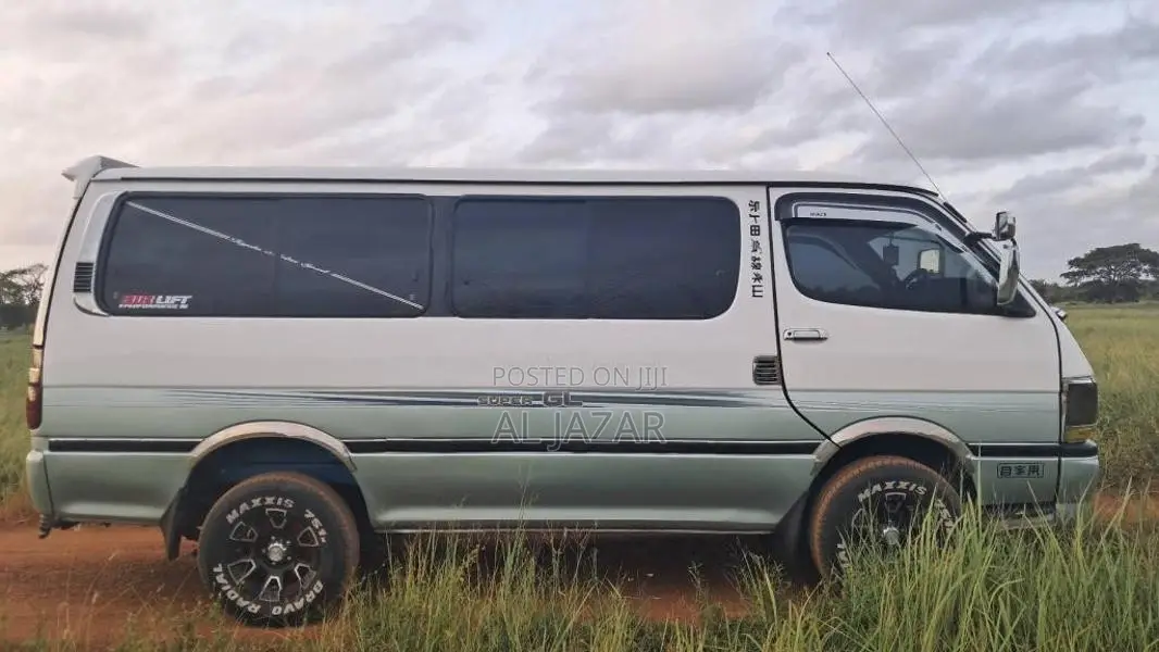 Toyota HIACE DOLPHIN LH113 SUPER GL 2000 Van (Used)