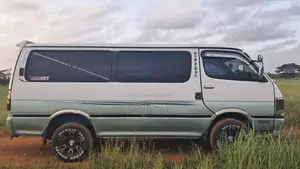 Toyota HIACE DOLPHIN LH113 SUPER GL 2000 Van (Used)