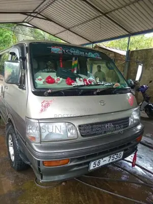Toyota Dolphin 113 1991 Van (Used)