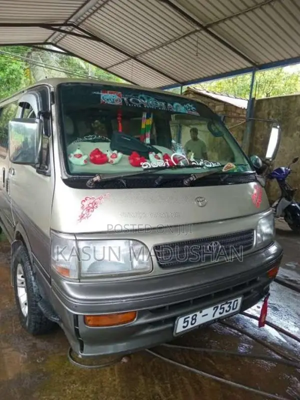 Toyota Dolphin 113 1991 Van (Used)