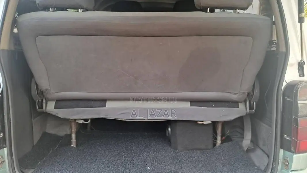 Toyota HIACE DOLPHIN LH113 SUPER GL 2000 Van (Used)