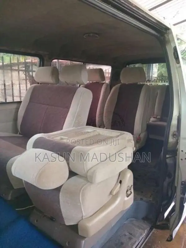 Toyota Dolphin 113 1991 Van (Used)