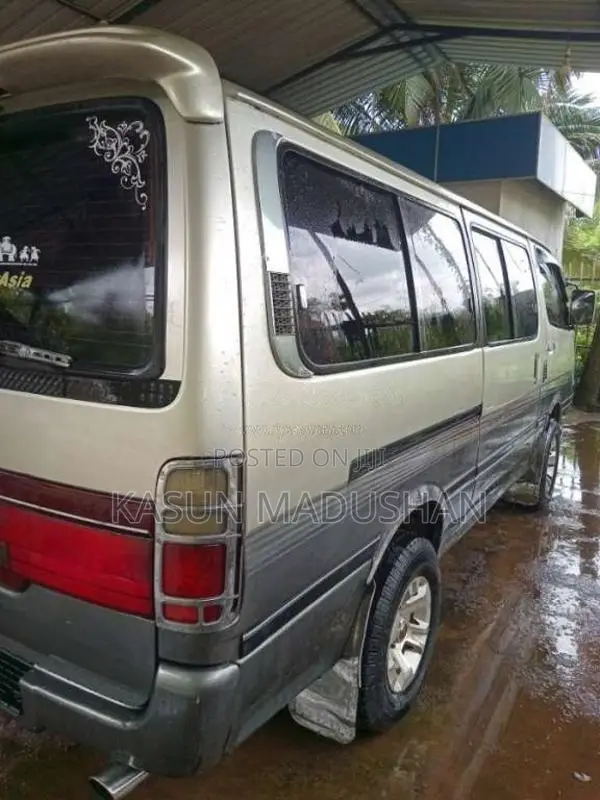 Toyota Dolphin 113 1991 Van (Used)