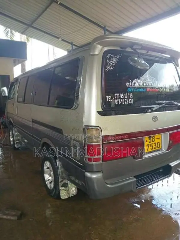 Toyota Dolphin 113 1991 Van (Used)