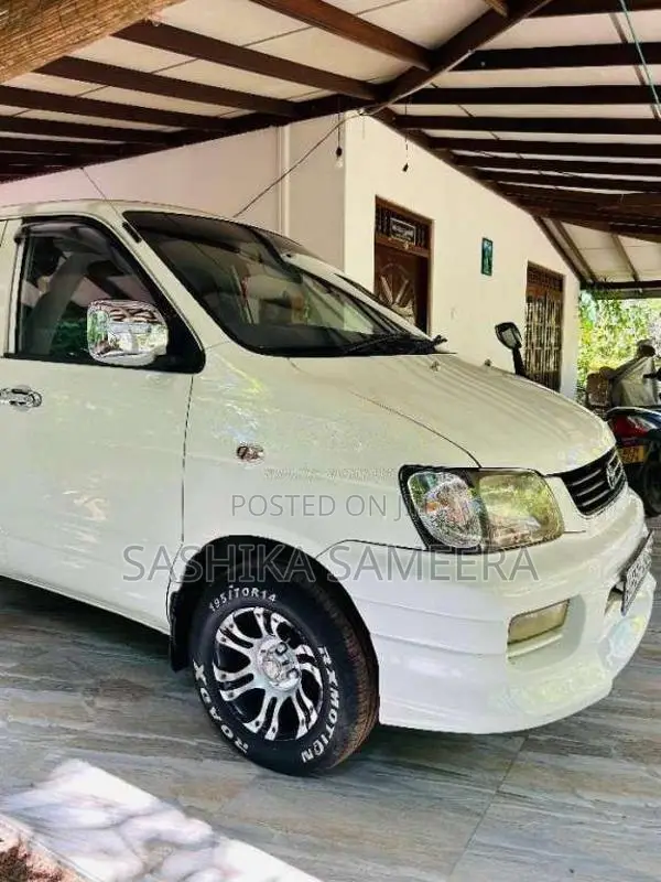 Toyota Noah 2007 Van (Used)