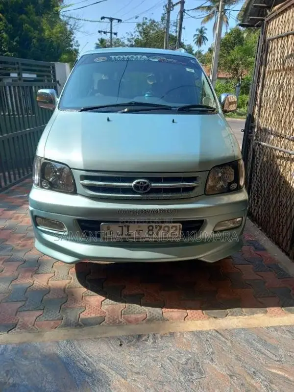 Toyota Noah 2004 Van (Used)
