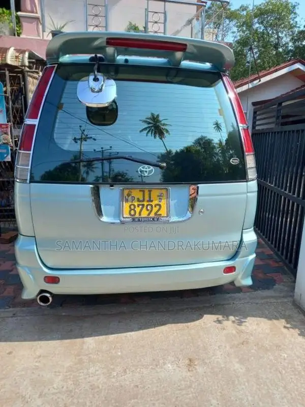 Toyota Noah 2004 Van (Used)