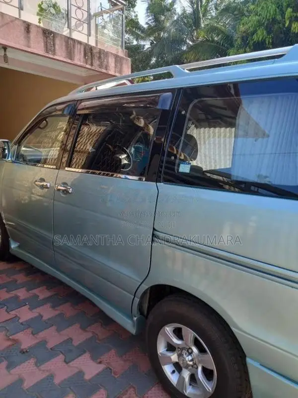 Toyota Noah 2004 Van (Used)