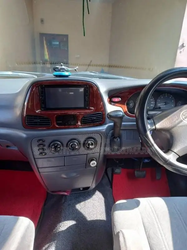 Toyota Noah 2004 Van (Used)