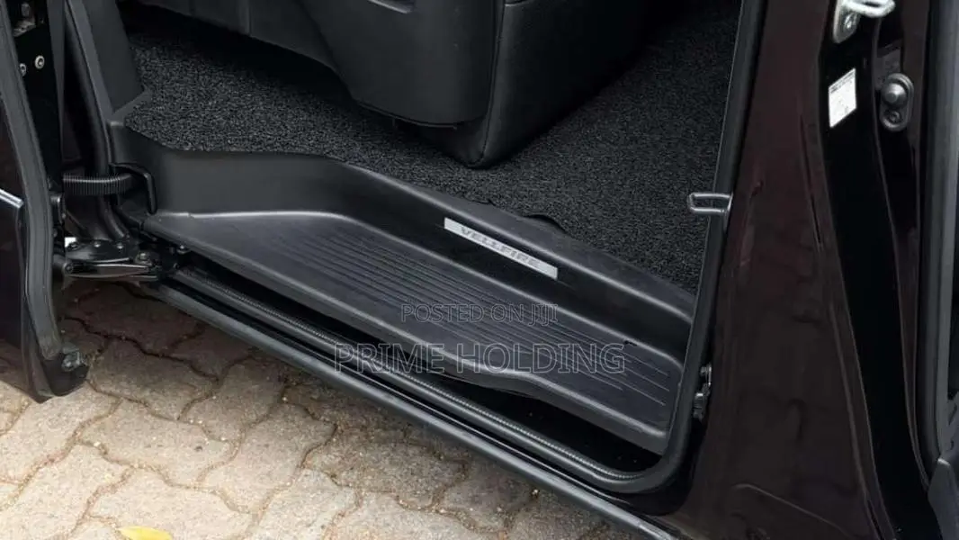 Toyota Vellfire Executive Lounge 2014 Van (Used)