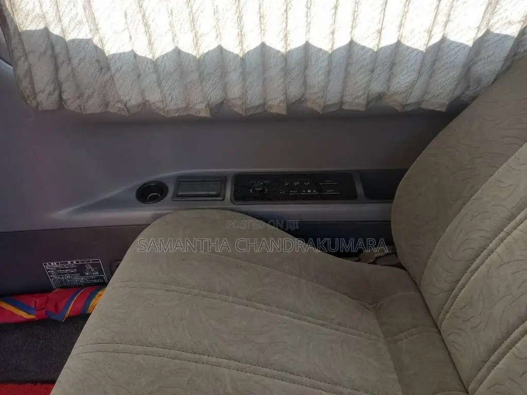 Toyota Noah 2004 Van (Used)