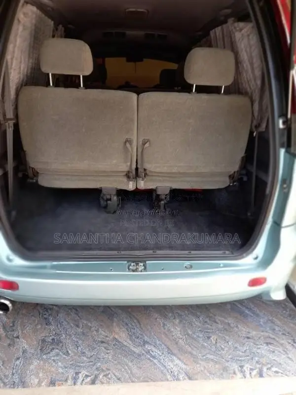 Toyota Noah 2004 Van (Used)