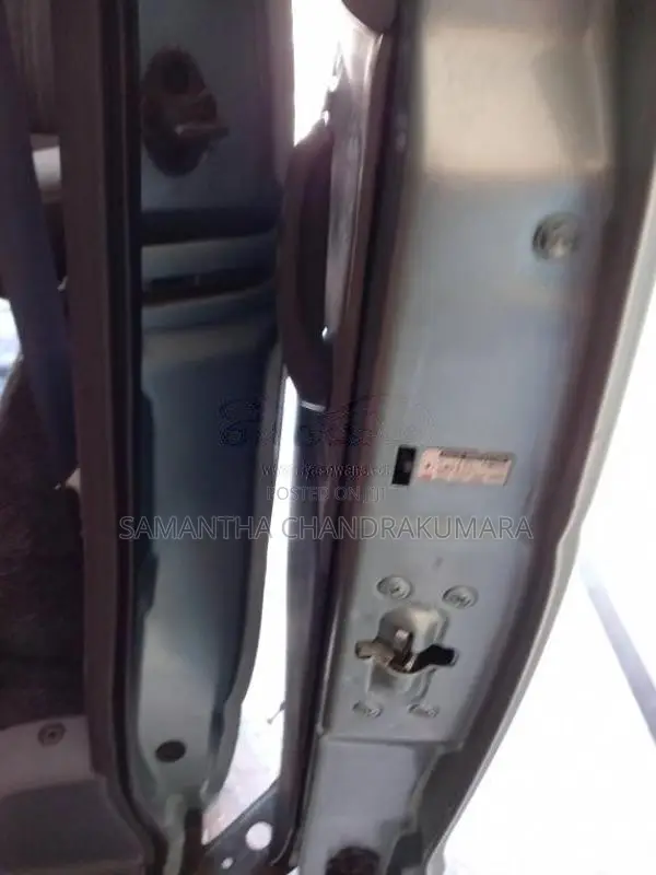 Toyota Noah 2004 Van (Used)