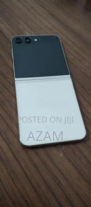 Samsung Galaxy Z Flip 5 (Used)