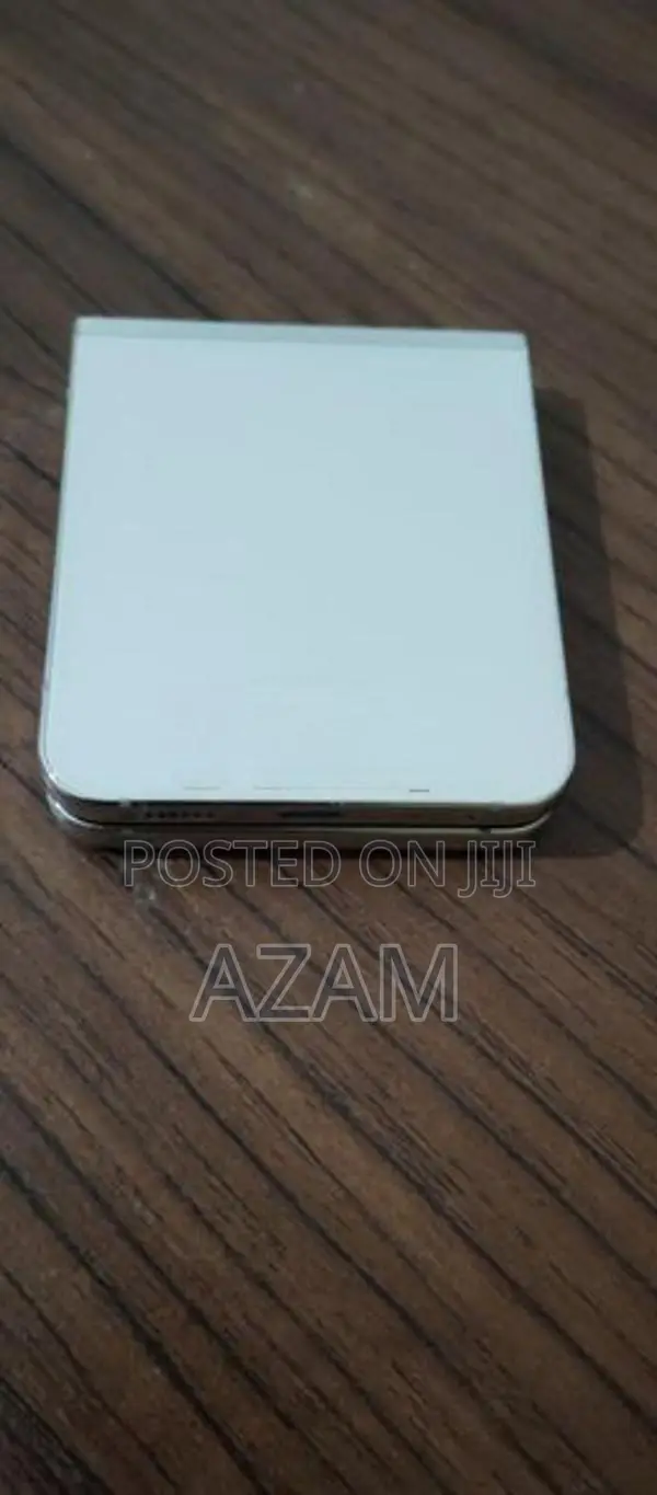 Samsung Galaxy Z Flip 5 (Used)