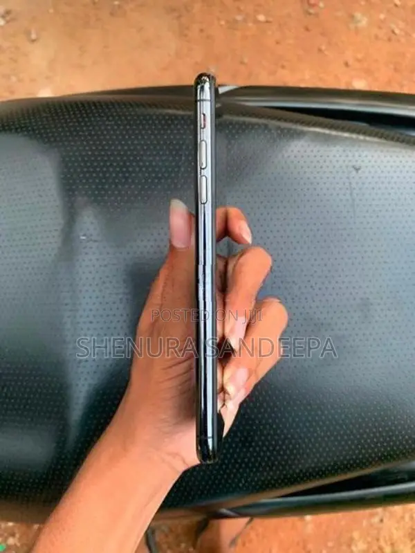 Apple iPhone XS Max (Used)