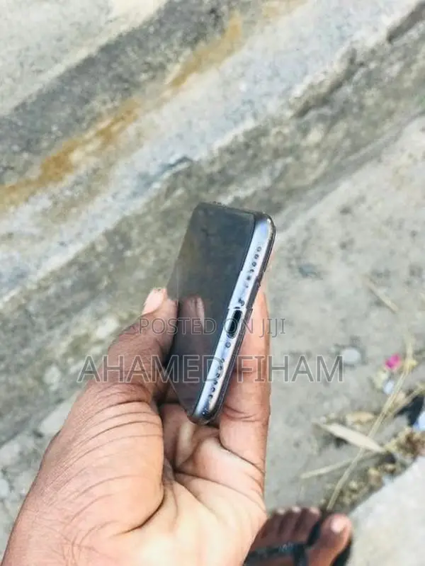 Apple iPhone 8 (Used)