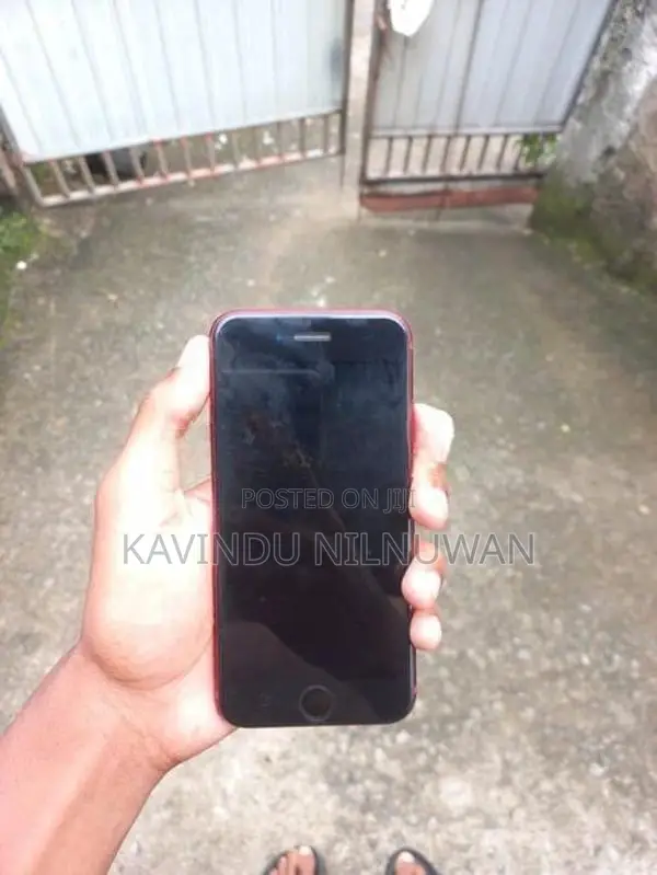Apple iPhone SE 2 (Used)
