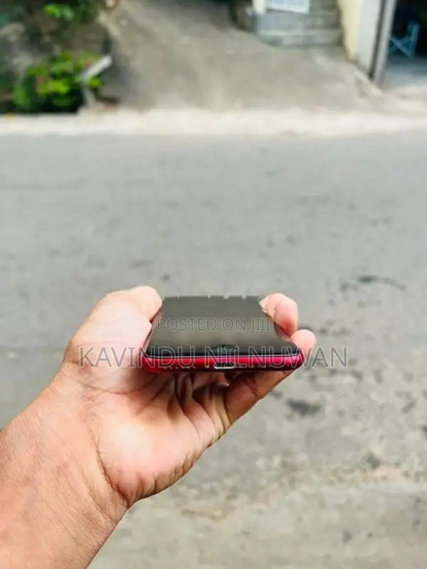 Apple iPhone SE 2 (Used)