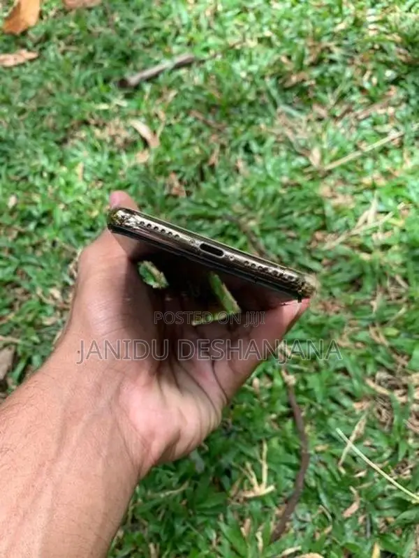 Apple iPhone XS (Used)