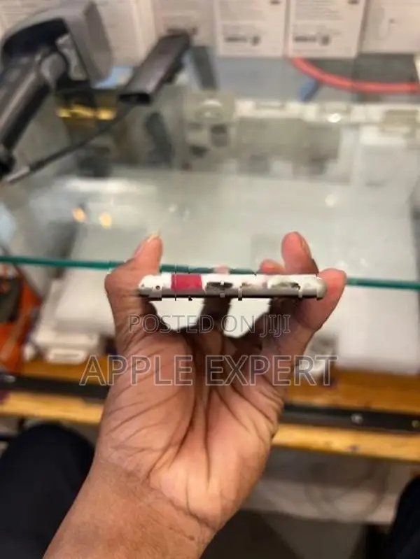 Apple iPhone SE 2 (Used)
