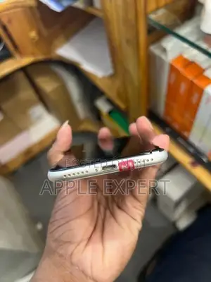 Apple iPhone SE 2 (Used)