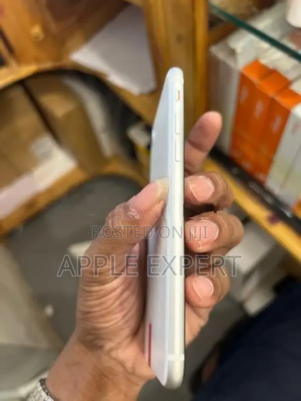 Apple iPhone SE 2 (Used)
