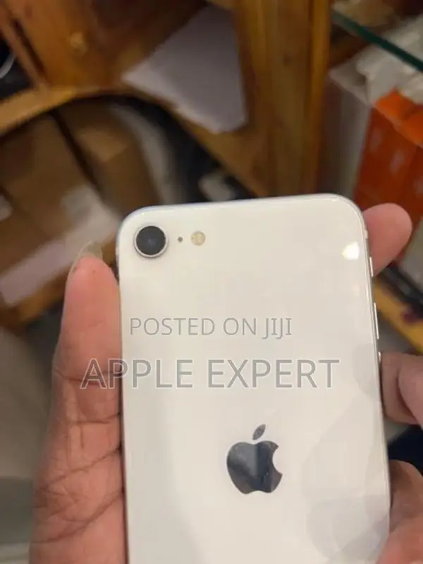 Apple iPhone SE 2 (Used)