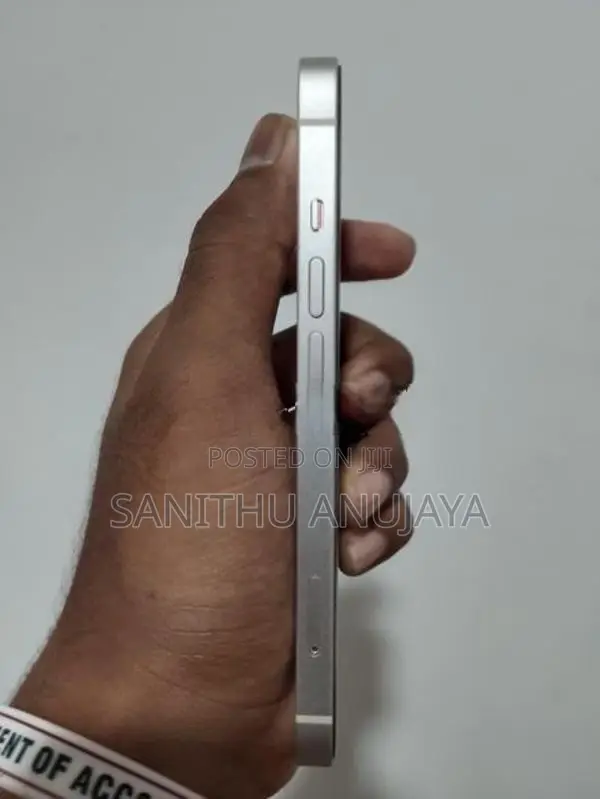 Apple iPhone 13 (Used)