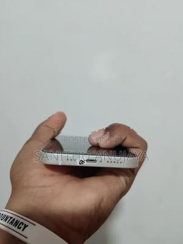 Apple iPhone 13 (Used)
