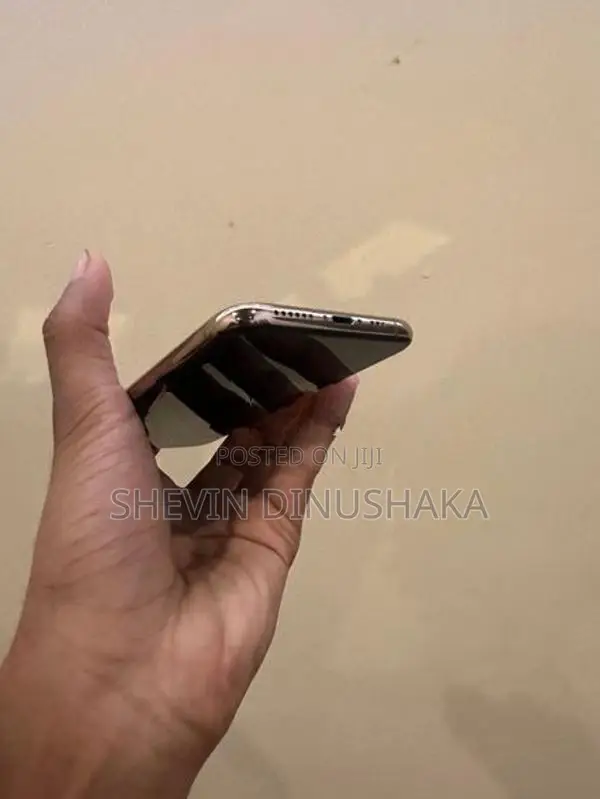 Apple iPhone XS (Used)