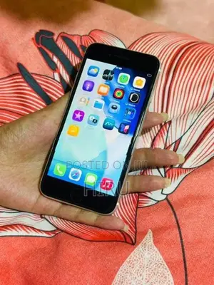Apple iPhone SE 2 128 (Used)