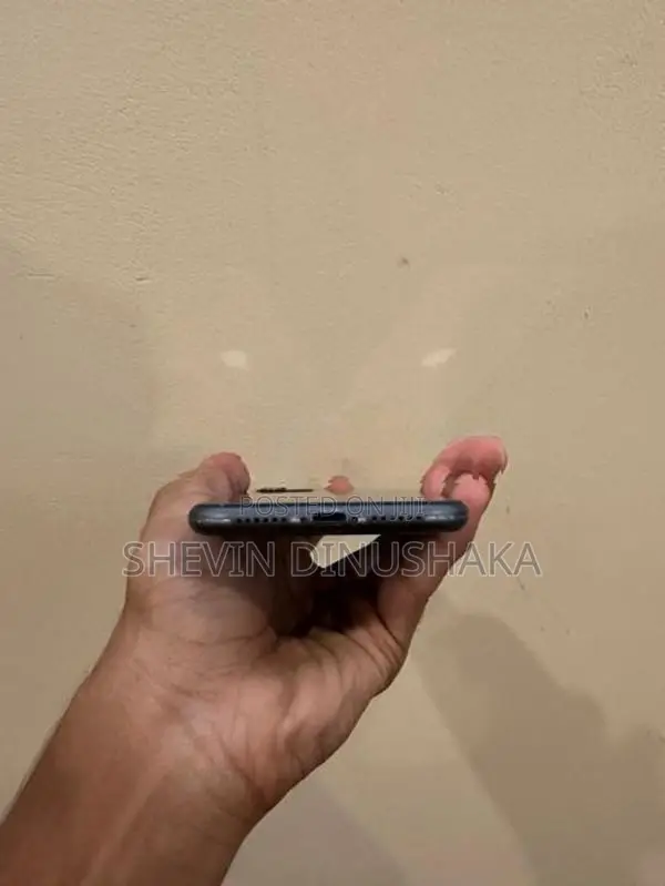 Apple iPhone 11 (Used)